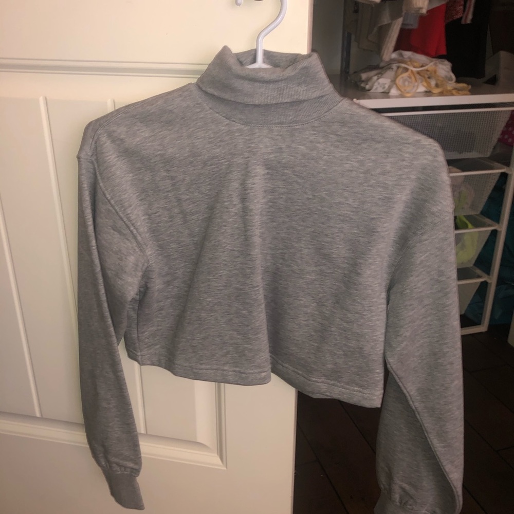 Cropped long sleeve